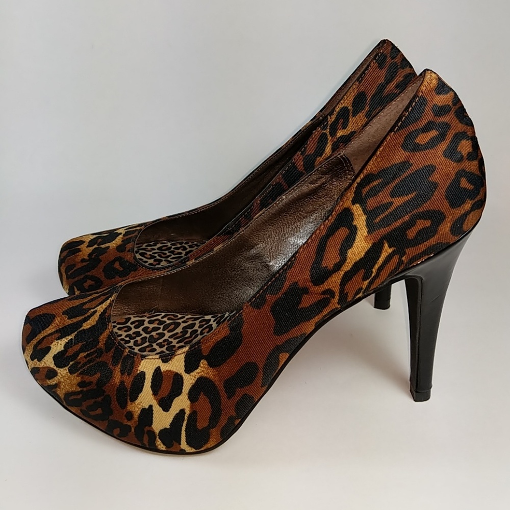Moda Spana Nadine Leopard Print Pumps 7 1/2